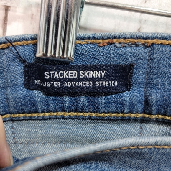 Hollister Men's 33X32 Jeans Stacked Skinny Distressed Medium Wash Denim Blue. - Picture 6 of 8